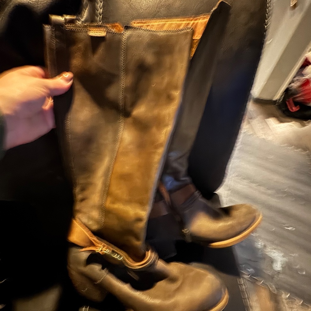 Boots - Picture 4 of 4